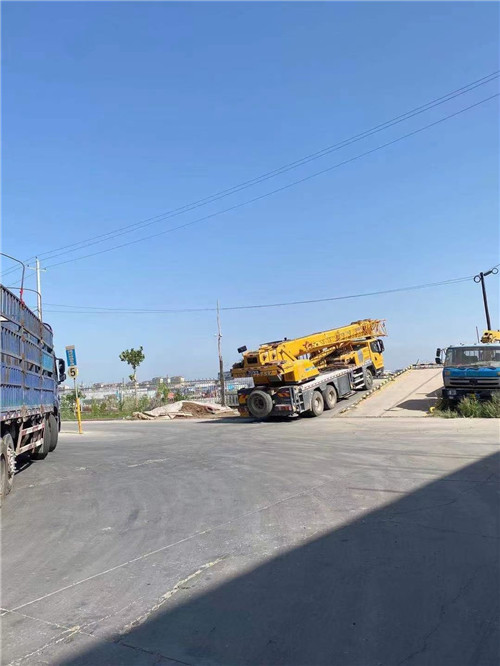 腾冲市25吨吊车的租赁价格大概是多少？