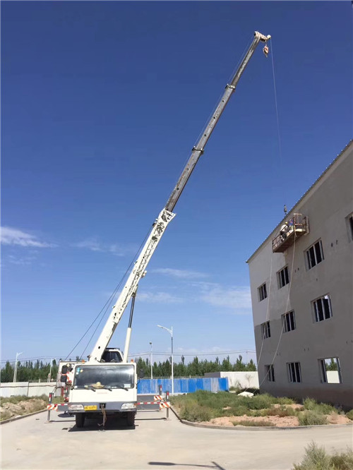 腾冲市“轻装强干”—— 吊车的 “轻量化臂架” 技术